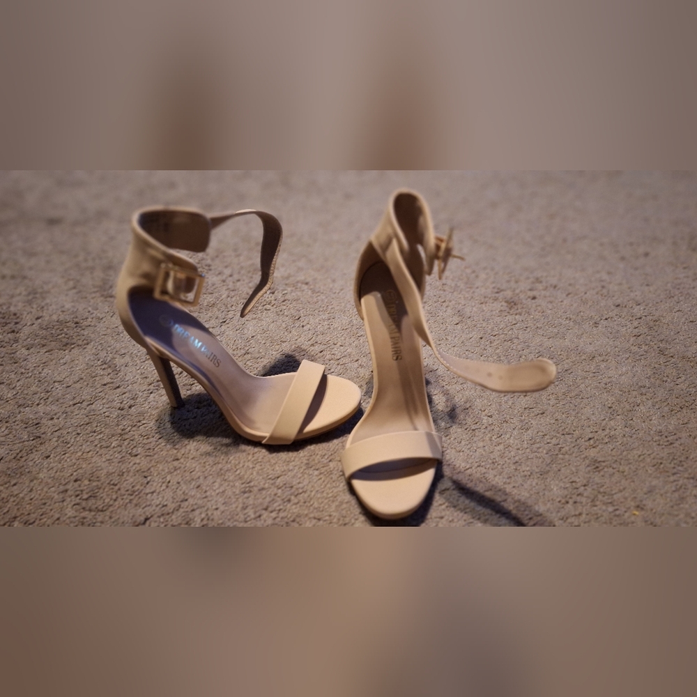 Dream Pairs Nude Ankle Strap Heels / Size 5 1/2